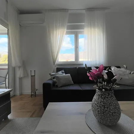 Oliva 2 Apartment *